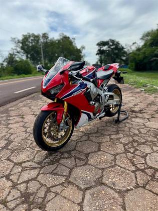 HONDA CBR 1000RR FIREBLADE HONDA CBR 1000RR FIREBLADE
